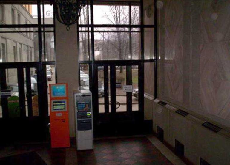 Московский 79а: Вид входной группы внутри зданий